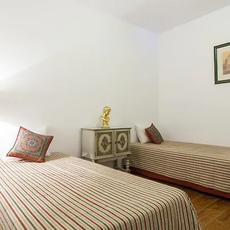 Apartment Classic Bairro Alto | Rentexperience Lisbon